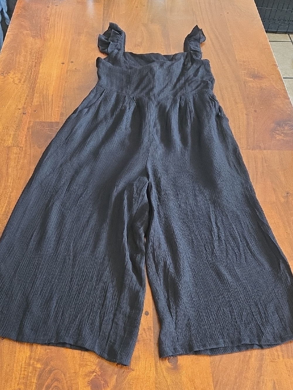 Flawless Black Wide-Leg Cropped Romper with Ruffled Straps & Tie Back Size Large